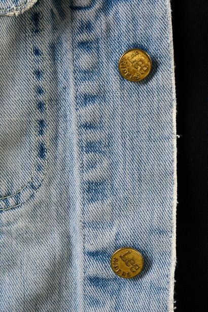 null JOHNNY HALLYDAY : 1 blouson en jean bleu avec inscription au dos « BSA + dessin...