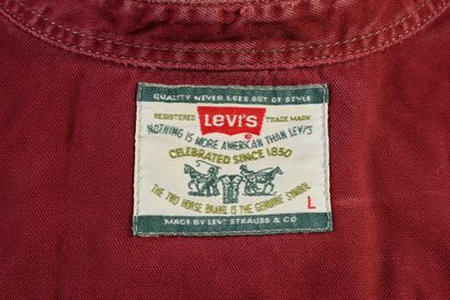 null JOHNNY HALLYDAY : 1 ensemble de 2 chemises western rouges, de marque Levi's...
