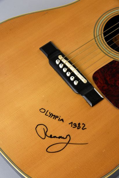 RENAUD (1952) : 1 guitare 6 cordes de marque...