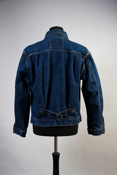 null JOHNNY HALLYDAY : 1 blouson en jean bleu, de la marque BECKARO. 100% indigo....