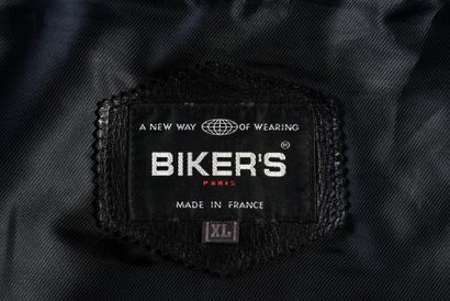 null JOHNNY HALLYDAY : 1 veste en cuir noir, de la marque « Bikers », achetée et...