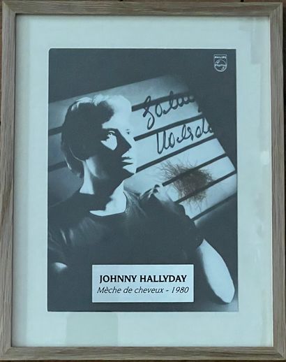 null HALLYDAY JOHNNY (1943/2017) : Chanteur et acteur. Une mèche de cheveux de Johnny...