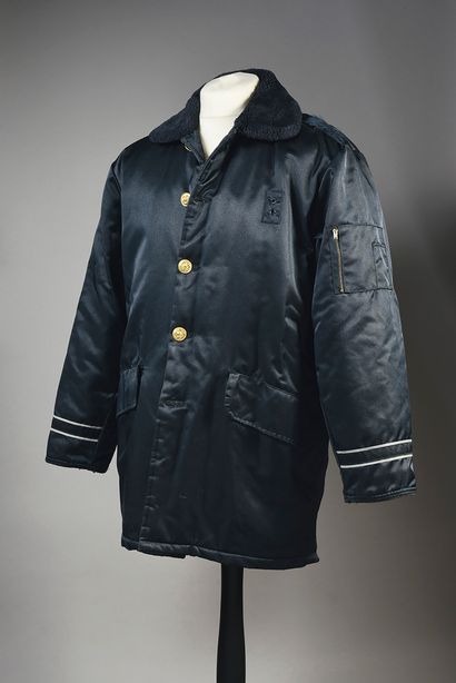 null 2B3 : 1 long jacket, Pinkerton brand, 4 golden buttons and worn by the leader...