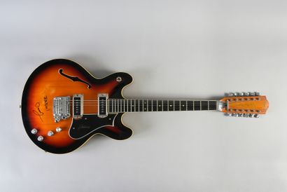 RENAUD (1952) : 1 guitare 12 cordes de marque...