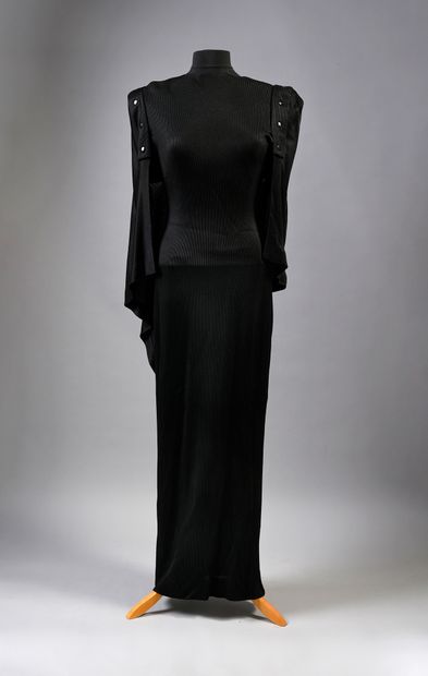 LINDA DE SUZA : 1 robe longue de scène noire,...