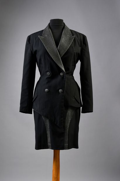 null LINDA DE SUZA: 1 black set, jacket-skirt, brand Atmosphere of Arletty, worn...