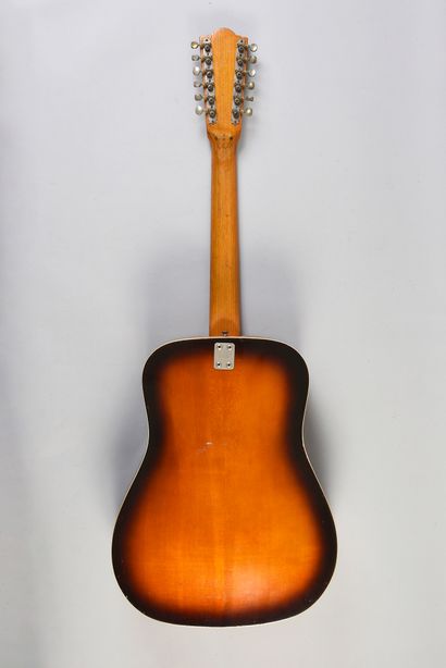 null JOHNNY HALLYDAY (1943/2017) / CLIFF RICHARD (1940) : 1 FRAMUS 12-string guitar...