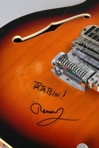 null RENAUD (1952) : 1 guitare 12 cordes de marque Framus, utilisée par le chanteur...