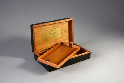 null RTL : 1 cigar box in wood and black lacquer, designed by Davidoff and engraved...