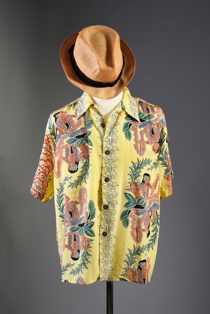 JOHNNY HALLYDAY (1943/2017) : 1 Chapeau de paille, de style panama et 1 chemise Hawaïenne....