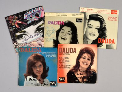 DALIDA (1933/1987) : Chanteuse et actrice. 1 lot de 5 disques originaux 45 tours,...