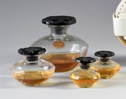 CARON « Le Narcisse Noir » - (1911)
Série de cinq flacons en verre incolore pressé...