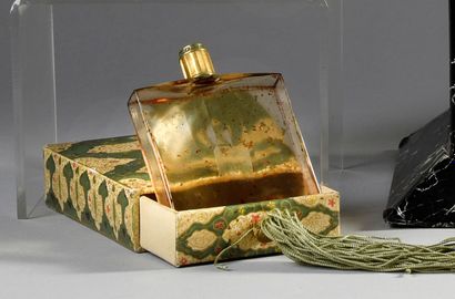 Coty "Emerald" - (1921)
Presented in its cardboard drawer box lined with titled orientalist...