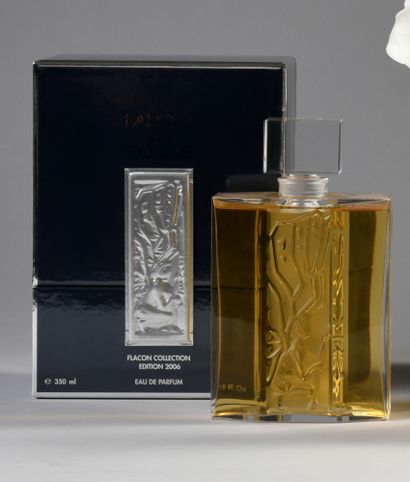LALIQUE PARFUMS « Icare » (2006) Flacon contenant 350 ml d'eau de parfum, avec son...