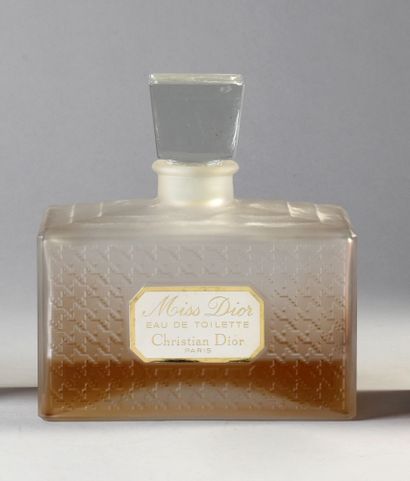 CHRISTIAN DIOR "Miss Dior" - (1947)
Imposing decorative advertising bottle in colorless...