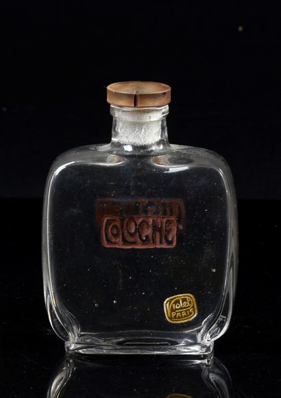 Violet « Cologne » - (années 1920)
Rare flacon en verre incolore pressé moulé titré...