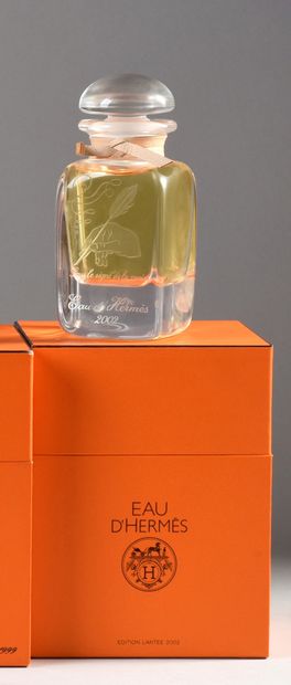 HERMES "L'Eau d'Hermès" (1951)
Bottle engraved with the sign of the hand showing...