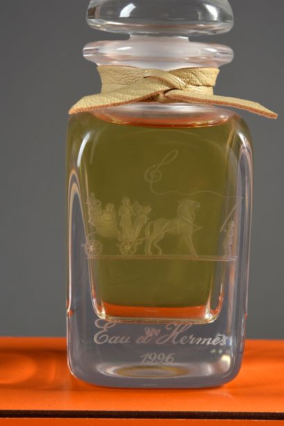 HERMES "L'Eau d'Hermès" (1951)
Bottle with engraved decoration of a carriage and...
