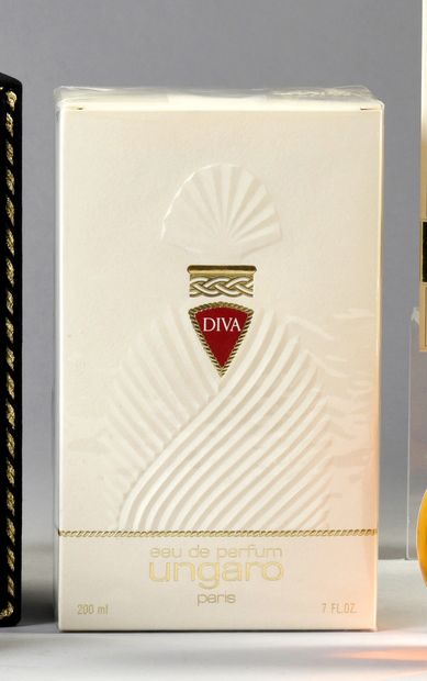 UNGARO "Diva" (1983)
Presented in its embossed cardboard case, "draperies" bottle...