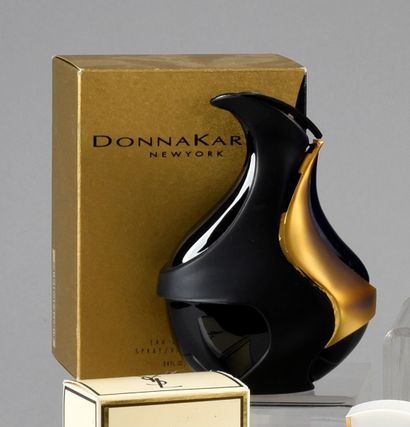 DONNA KARAN (1992) Présenté dans son étui carton bicolore titré, flacon vaporisateur...