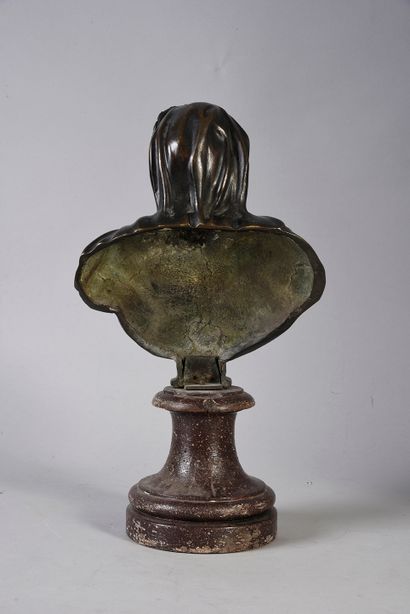 École ITALIENNE vers 1700. Buste de femme au diadème à l'antique.
Bronze à patine...
