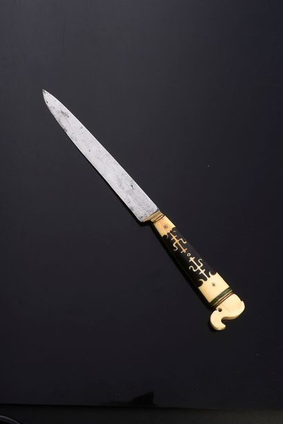 null Knife with a catch system with steel blade, ivory and ebony handle with geometrical...