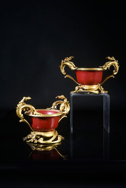 Attribué à Etienne-Simon Martin. (? - 1770) Pair of cardboard cups covered with red...
