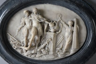 null Bas-relief ovale en marbre représentant Louis XIV terrassant ses ennemis; il...