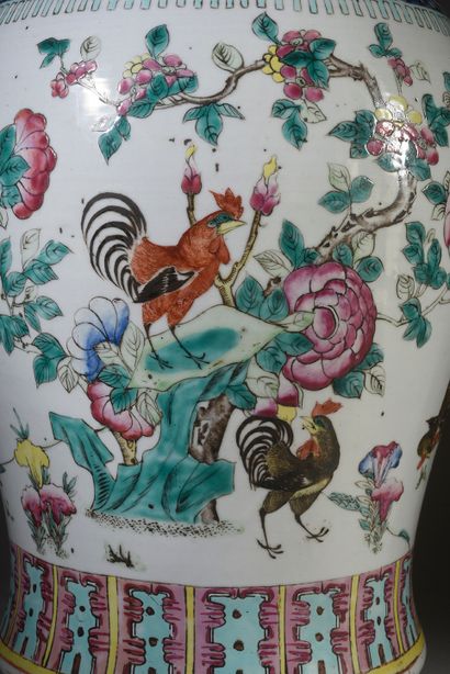 CHINE - XIXe siècle Polychrome enamelled porcelain baluster vase in the famille rose...