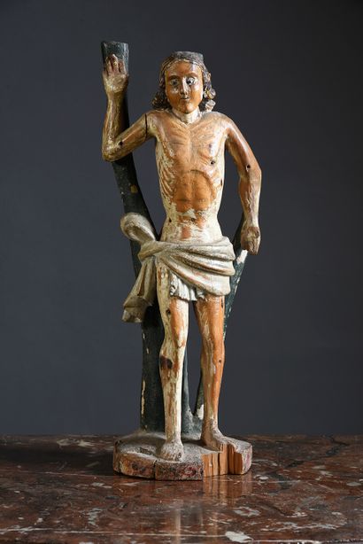 null Saint Sébastien en bois sculpté en ronde-bosse avec restes de polychromie, yeux...