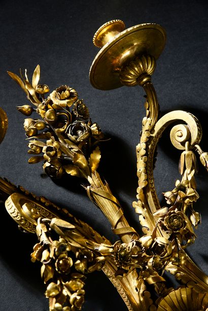 Giacondo Albertolli (1743-1839) d'après. Precious pair of sconces in chased, hammered...