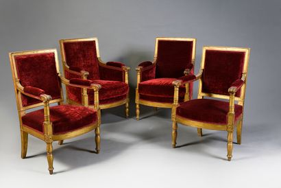 null Moulded, carved and gilded wooden living room furniture, composed of a sofa,...