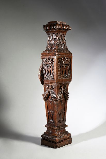 null Carved oak baluster, the foot with stylized acanthus leaves, the flared shaft...