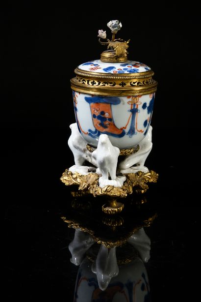 Pot-pourri en porcelaine de la Chine du XVIIIe...
