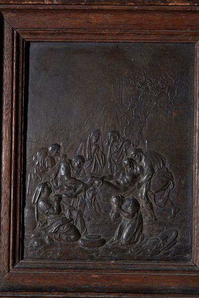 null Bronze plate with decoration in low relief of the Deploration at the foot of...
