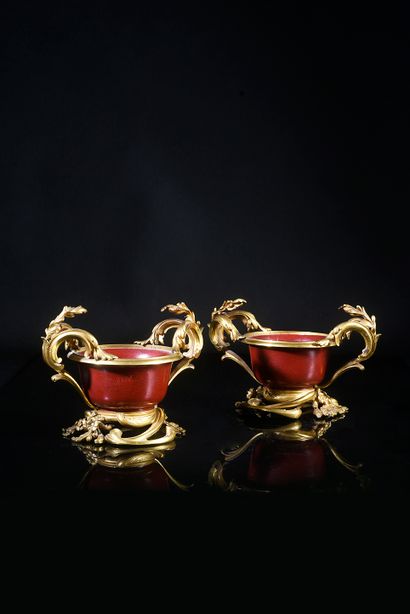 Attribué à Etienne-Simon Martin. (? - 1770) Pair of cardboard cups covered with red...