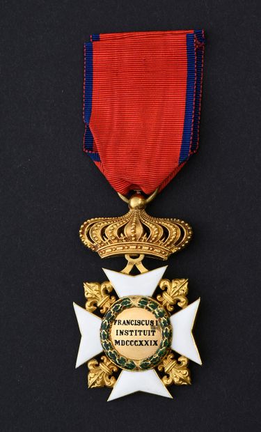  ORDRE DE FRANÇOIS Ier (Deux-Siciles). Croix de chevalier, en or et émail, conservée...