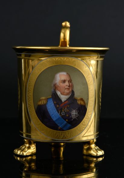 null PORCELAIN CUP AND SAUCER, FEUILLET MANUFACTURE, PARIS, CIRCA 1816. Decorated...