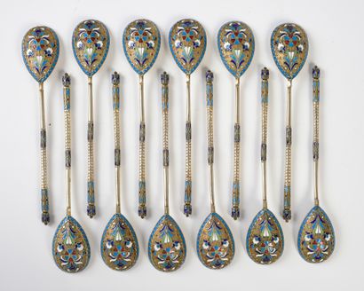 null SET OF TWELVE TEASPOONS IN VERMEIL. Decorated with a flower in cloisonné polychrome...
