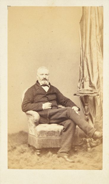 null HUGO Victor (1802-1885).
Portrait photographique signé Jules Géruzet (1817-1874)...