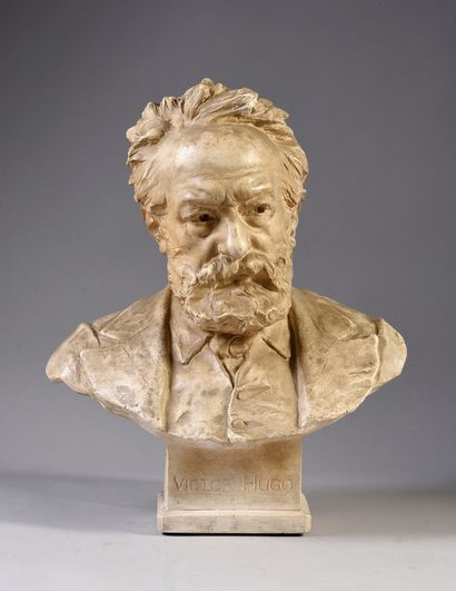 BARRIAS Louis-Ernest (1841-1905) Buste de Victor Hugo (1802-1885).
En plâtre vernissé,...