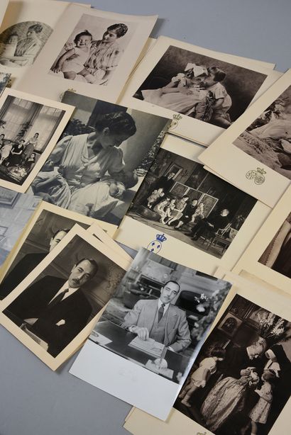 MAISON ROYALE D'ORLÉANS Important set of 35 photographic portraits signed Jean Vincent,...