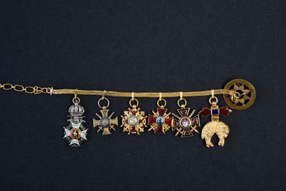 null BARRETTE DE REVERS DU PRINCE JAIME DE BOURBON, DUC DE MADRID (1870-1931).
Chaînette...