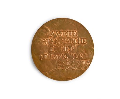 null ZOLA Émile (1840-1902).
Médaille en bronze, signée Alexandre CHARPENTIER (1856-1909),...