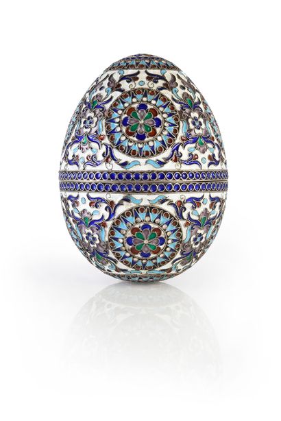 null BEAUTIFUL SILVER EASTER EGG. Decorated with large rosettes alternating with...