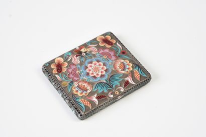 null SMALL VERMEIL CIGARETTE CASE. Rectangular shape, decorated with floral motifs...