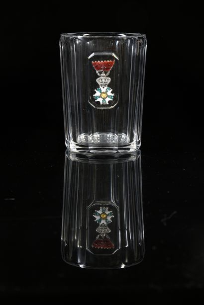 null RIGHT GOBELET.
Faceted cut crystal, decorated in inclusion of the insignia of...