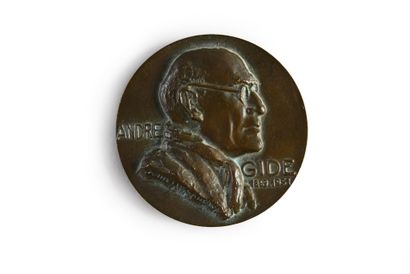 null GIDE André (1869-1951).
Médaille en fonte de bronze, signée Annette LANDRY,...