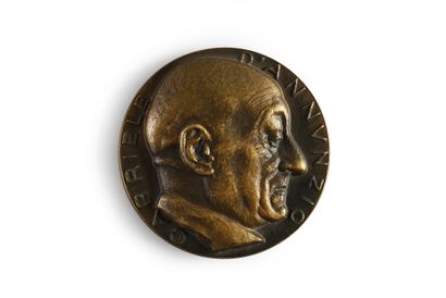  D'ANNUNZIO Gabriel (1863-1938). Médaille en fonte de bronze à patine brune, signée...