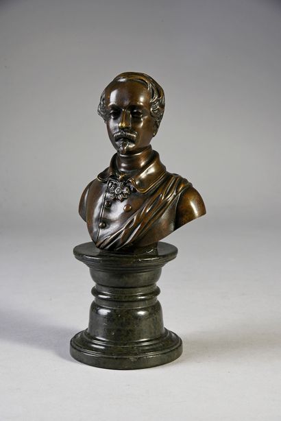 null LOUIS-NAPOLEON BONAPARTE
PRINCE-PRESIDENT.
Small bronze bust with brown patina,...